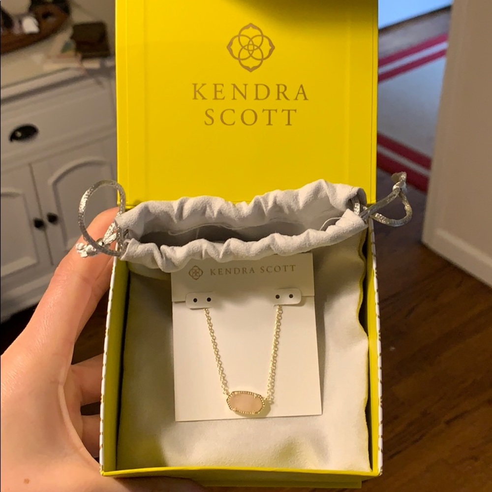 Kendra Scott necklace